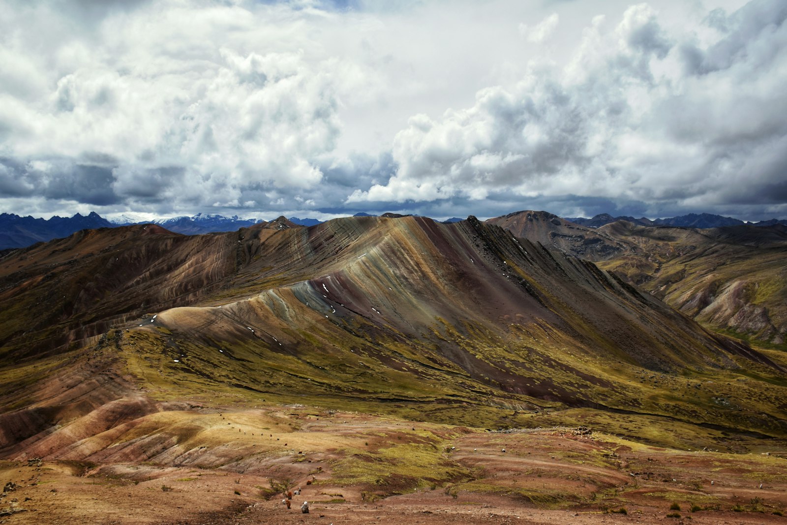Vista alta de montanas andinas